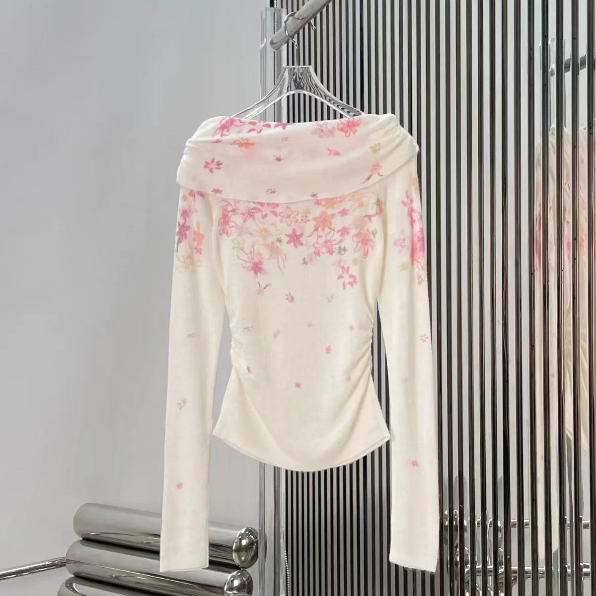 High Quality Women Off Shoulder Long Sleeve Sweater Floral Print Side Ruched Slim Curved Hem Short Top lyt127766