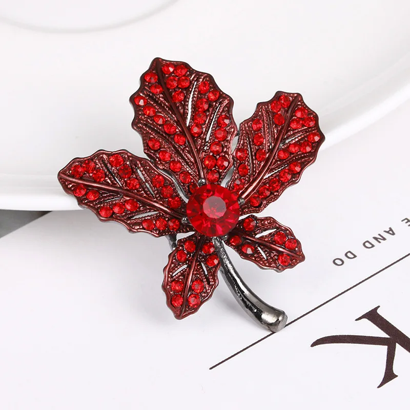 Cross border retro maple leaf metal brooch, alloy brooch, clothing accessories, high-end fashion accessories