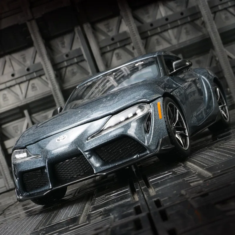 

Maisto 1:24 модель автомобиля из сплава Toyota GR Supra, суперкар с дверцами и капотом, которые можно открыть насыщенные детали, тонкая работа