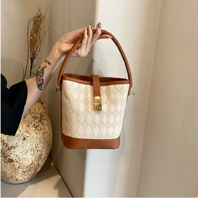 Venta caliente simplicidad de gama alta bolso cruzado de cuero para mujer bolso de cubo versátil bolso de moda para ir al trabajo