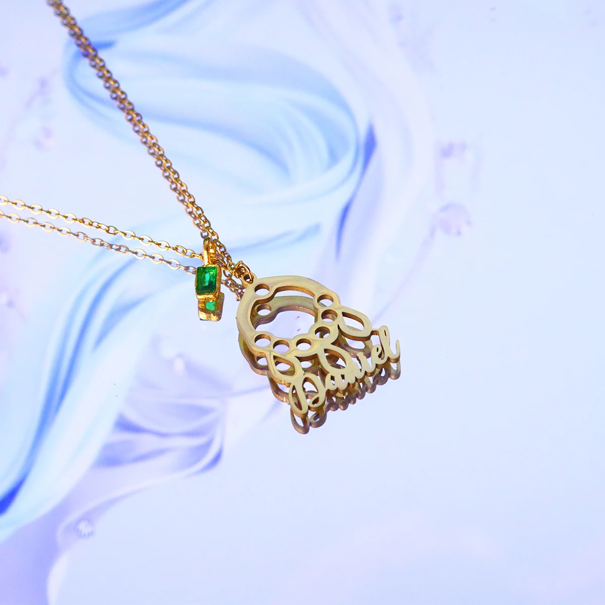 

Chandler Custom Name Fashion Feather Hollow Simple Pattern Round Clavicle Chain Pendant Necklace For Women Stainless Steel