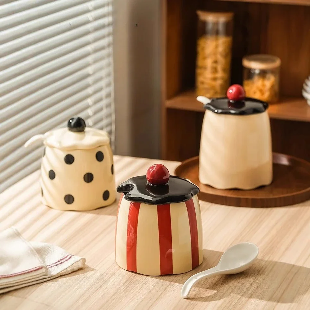 Ceramic Seasoning Jar Household Kitchen Storage Jars Spice Salt Shaker Cartoon Polka Dot Storage Tank Salt and Pepper Box
