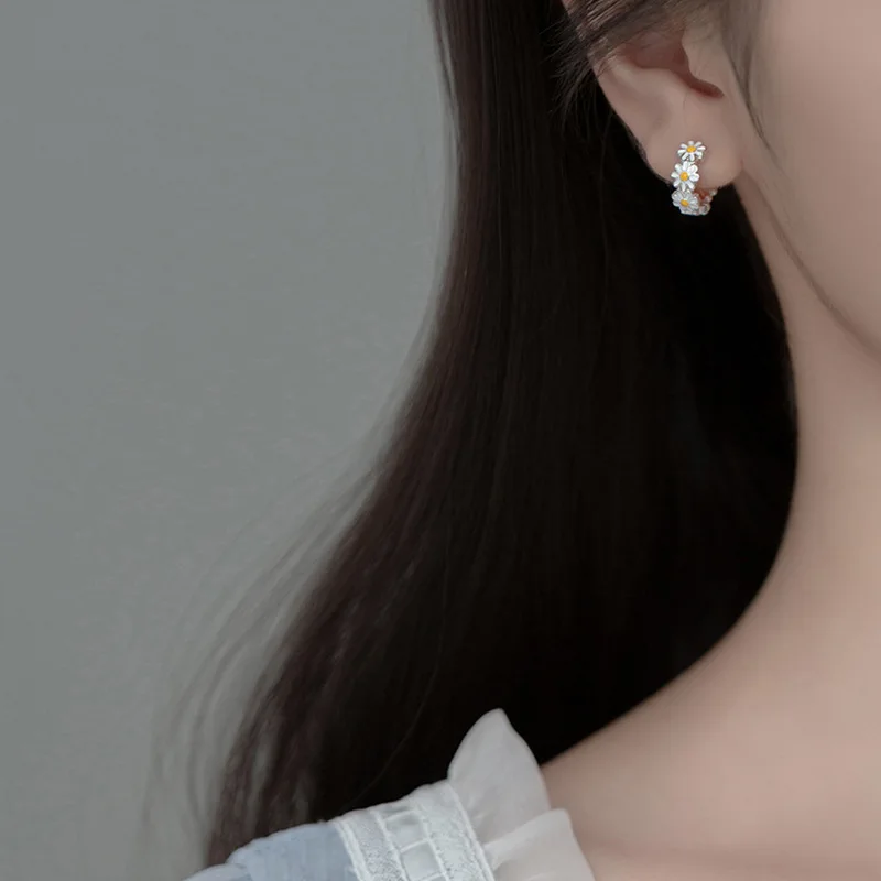 Neue süße Ohrringe mit Gänseblümchen-Anhänger für Damen, 2023, trendige koreanische süße Kreisohrringe, Hochzeit, Party, Schmuck, Geschenk – Detail 9
