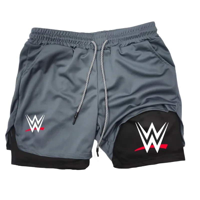 2025 جديد WWE شعار أمريكي الطباعة 2 في 1 الرجال تشغيل السراويل اللياقة البدنية أداء السراويل مع جيب للهاتف منشفة حلقة الرياضة