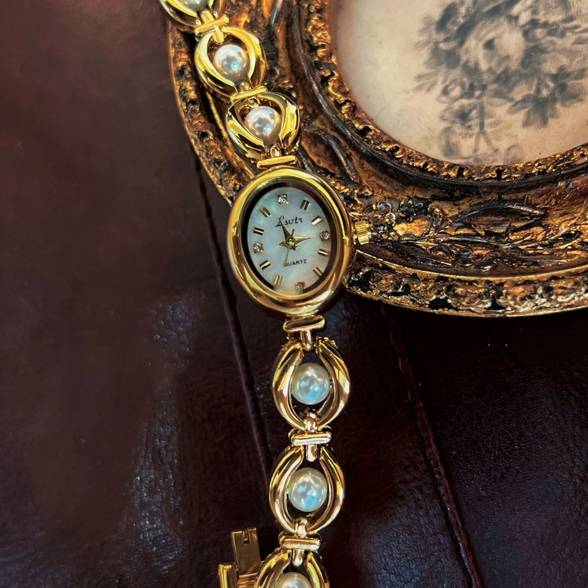 ساعة نسائية جديدة راقية من اللؤلؤ جوهرة ساعة كوارتز كلاسيكية فاخرة للسيدات مناسبة للارتداء اليومي والحفلات والعطلات والمعصم المزخرف #2