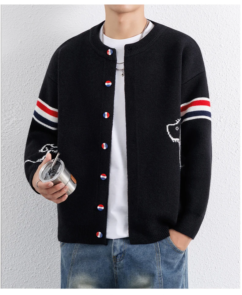 Hochwertiger gestreifter Pullovermantel für Herren lässiges Design Farbblockierung Knopfleiste Winter Rundhalsausschnitt dicker warmer Strickcardigan – Detail 13