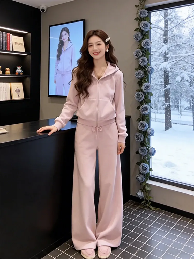 

Розовый комплект из худи и широких брюк для женщин: осенне-зимний повседневный спортивный антивозрастной комплект из двух предметов с высокой талией, дышащие длинные брюки