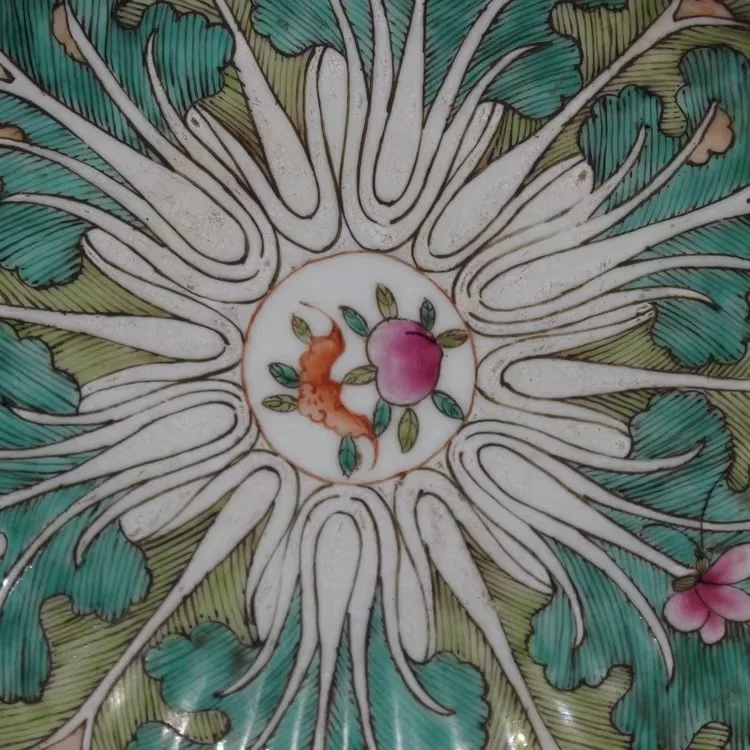 Chinese Famille Rose Porcelain Plate Qing Qianlong Cabbage Peach Design 7.1 inch