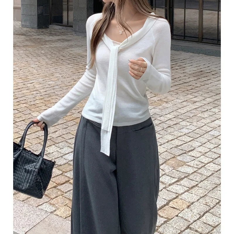 لطيف نمط تصميم الدانتيل متابعة الخامس الرقبة طويلة الأكمام تي شيرت المرأة خريف 2025 سليم سليم قاعدة الداخلية قميص علوي