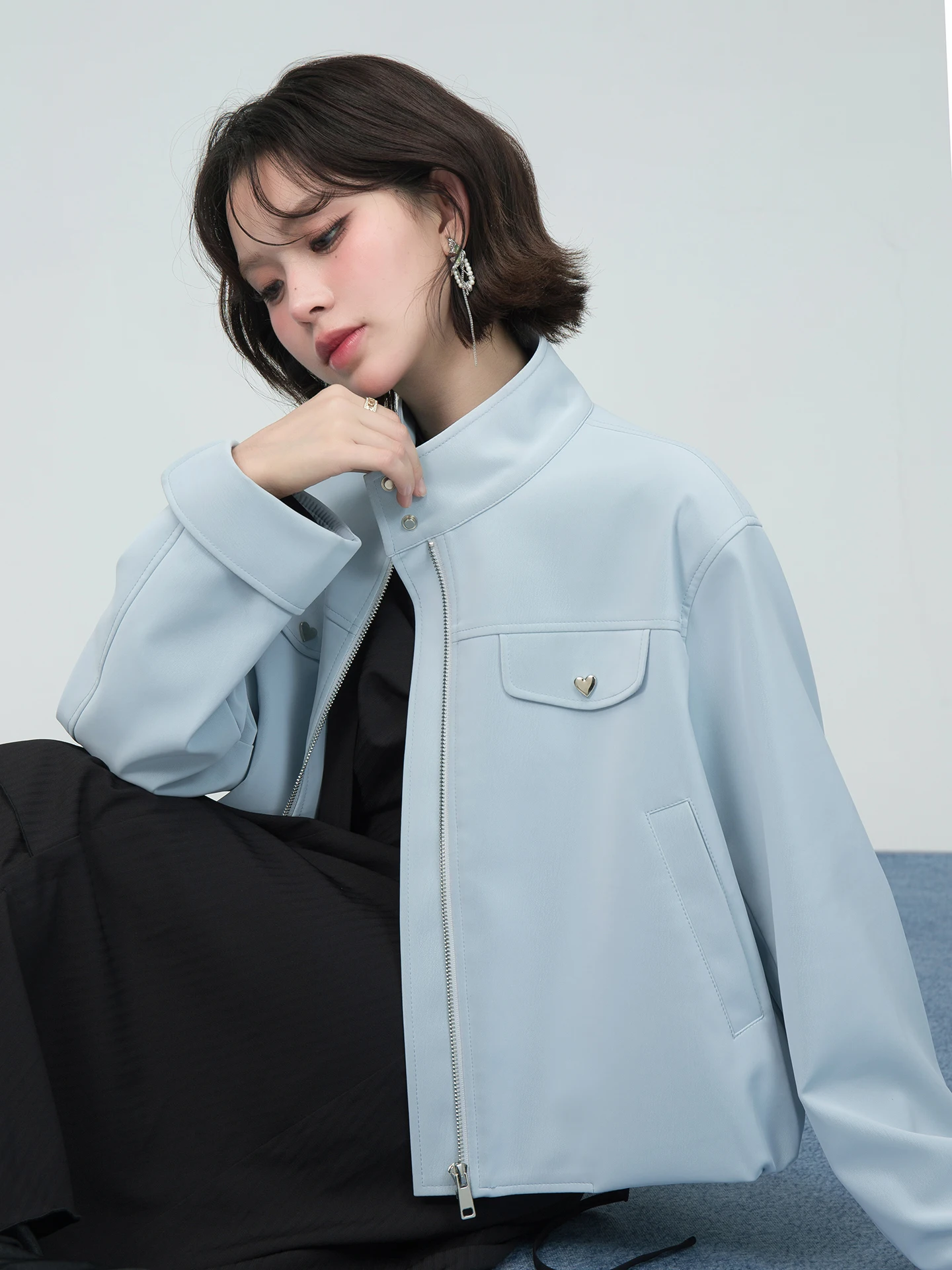 Jaqueta de Couro Sintético Fofa ONEOFUUU Tamanho Pequeno Moda Jovem Primavera Estilo Chic Casaco Confortável de Couro PU