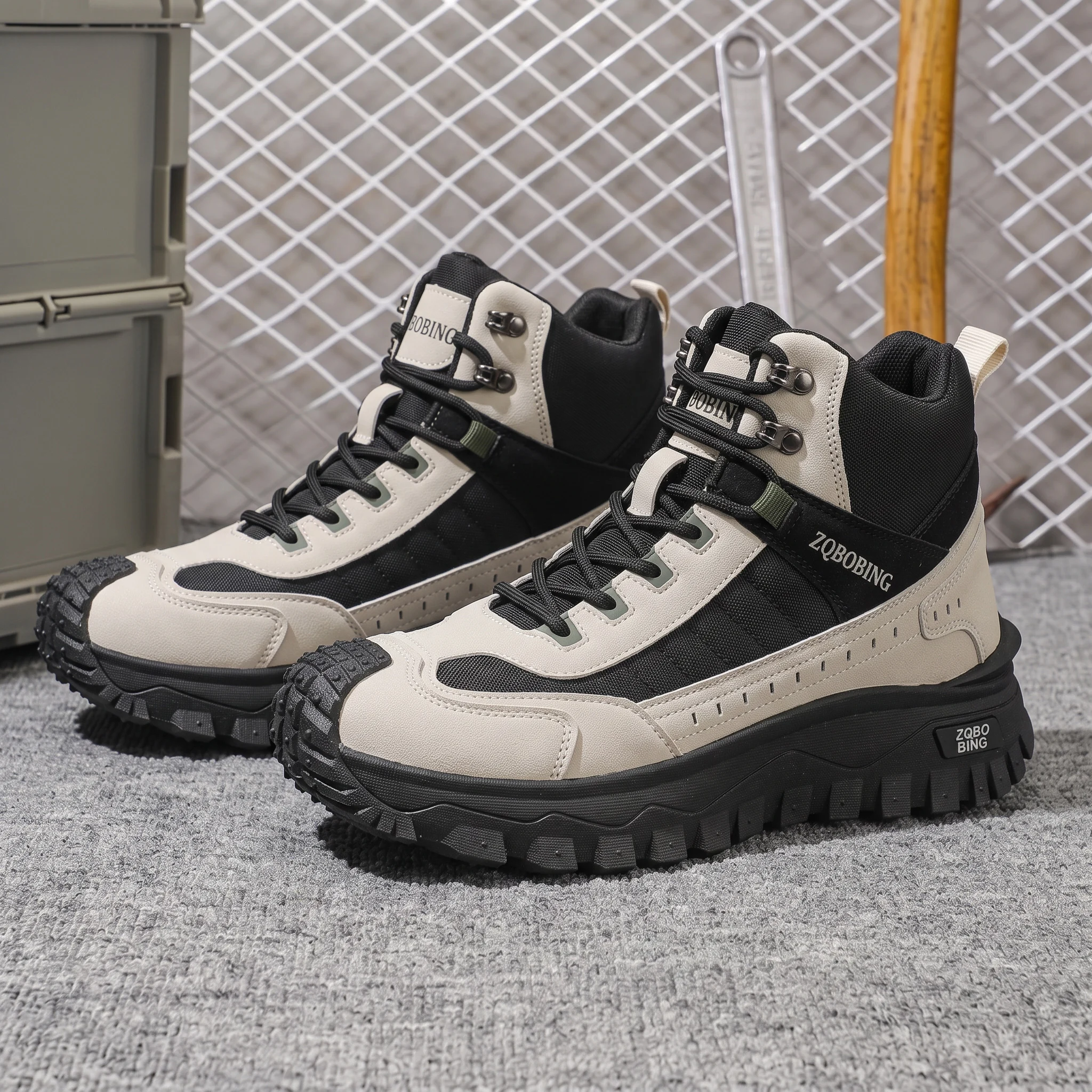 New Autumn and Winter High-Top Outdoor Hiking Men's Boots, Sizes 39-48, Thick-Soled, Non-Slip, Wear-Resistant Work Shoes, Color-Blocking, Versatile, Trendy, Height-Increasing Men's Sports Shoes
