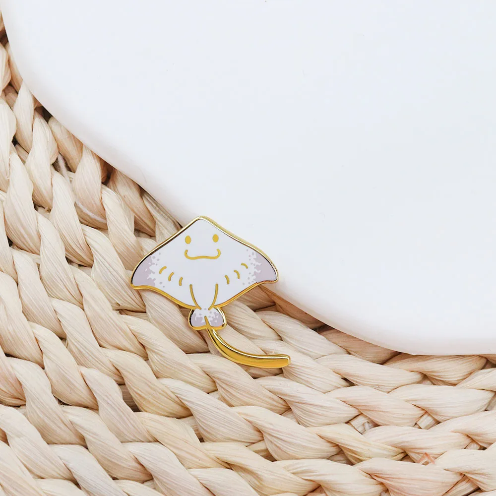 Kawaii Manta Ray Enamel Pin Cute Cartoon Stingray Lapel Pin Funny Sea Creature Jewelry