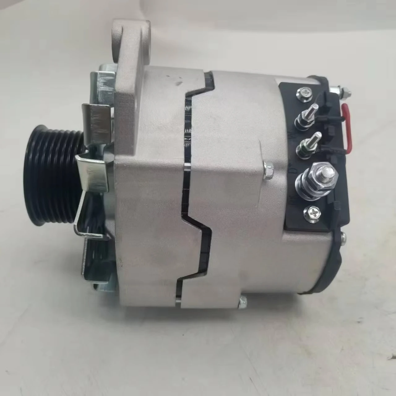 

Brand New 220V Ac Dynamo Alternator 750W 72V 50A JFZ2716YC-50A