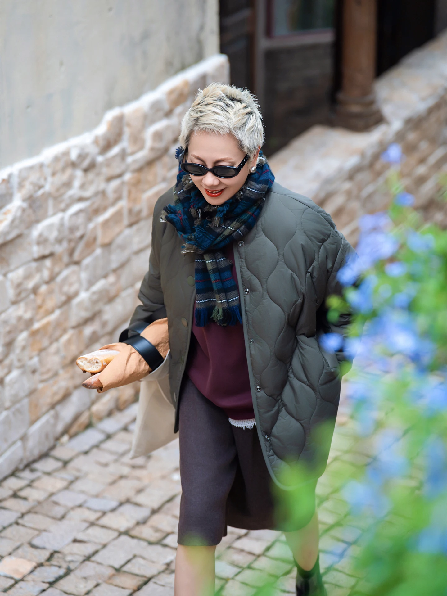 

Женская повседневная клетчатая куртка Moxian MGX с длинными рукавами, осенний дизайн 2025 года, классическое короткое пальто из нейлонового волокна с эффектом омоложения