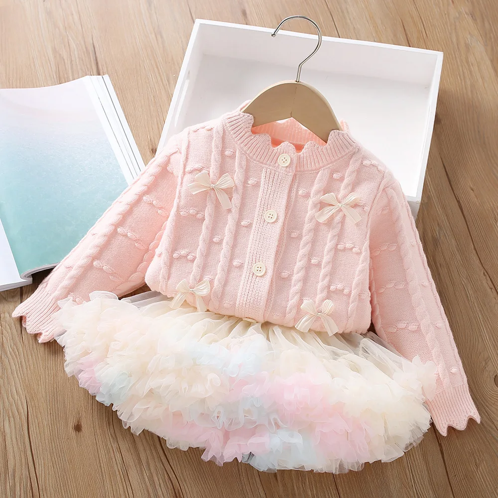 0-6 Jahre alte Babykleidung für Mädchen, Frühling, süßer Anzug, rosa Strickjacke + geschwollener Rock, zweiteiliges modisches Tanz-Performance-Set für Mädchen