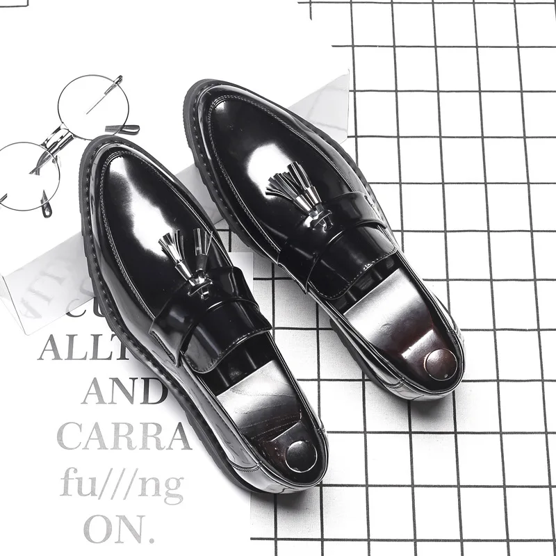 Wedding Shoes Men Formal Patent Leather Italian Shoes Men Classic Loafers Coiffeur Designer Shoes Men Office Sepatu Slip On Pria