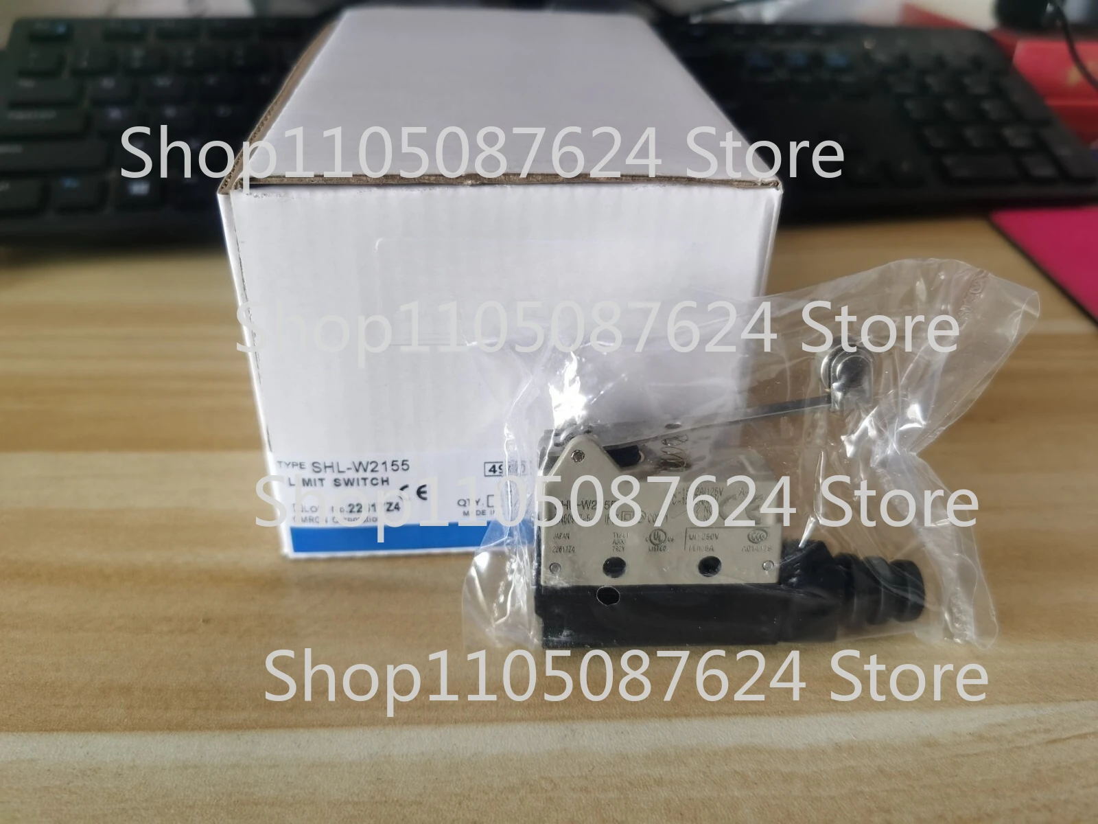 1PCS For Omron SHL-W2155 SHLW2155 Limit Switch -New