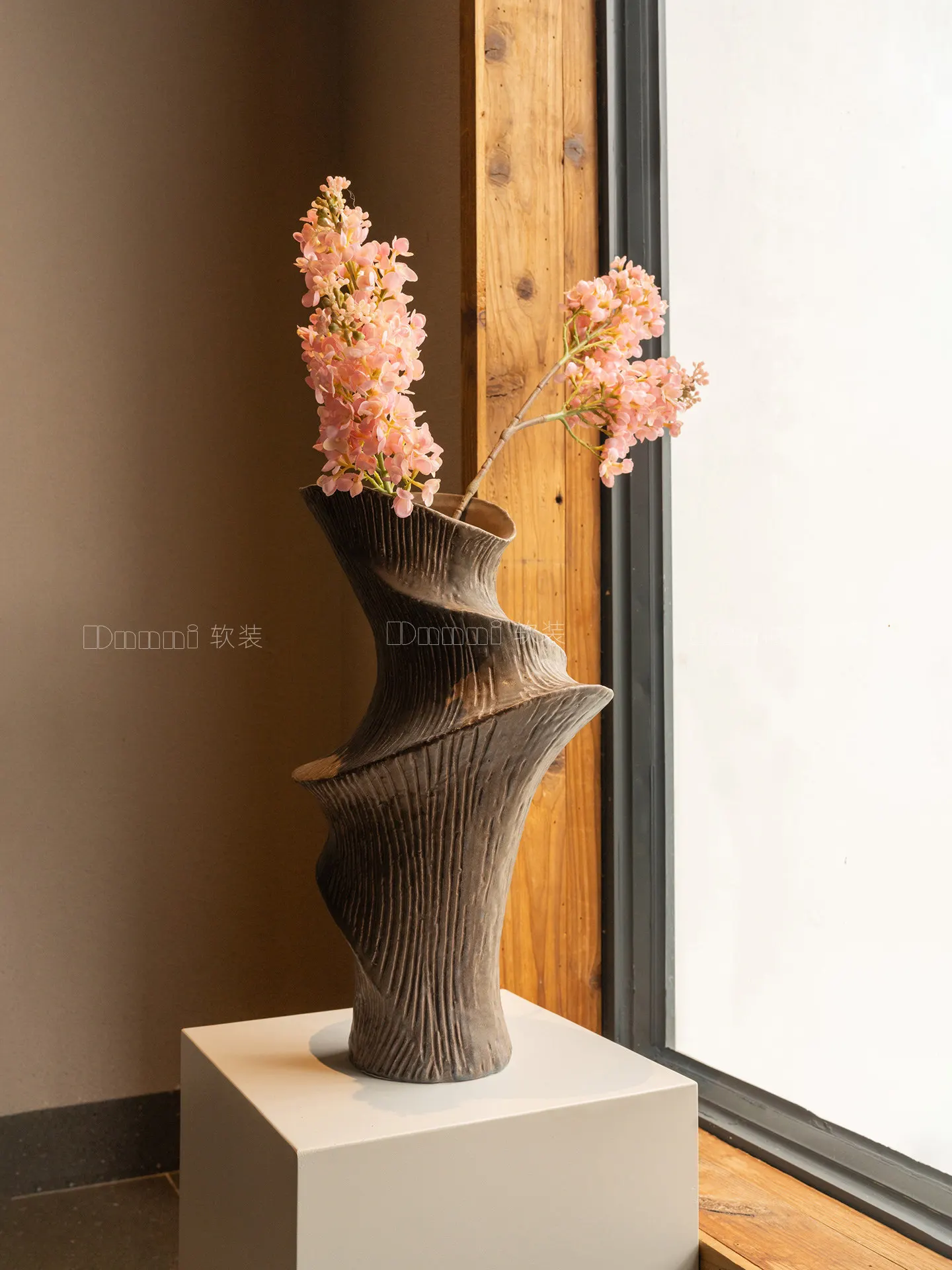 Ceramic flower ware designer high-end artistic creative vase model room has a good meaning
