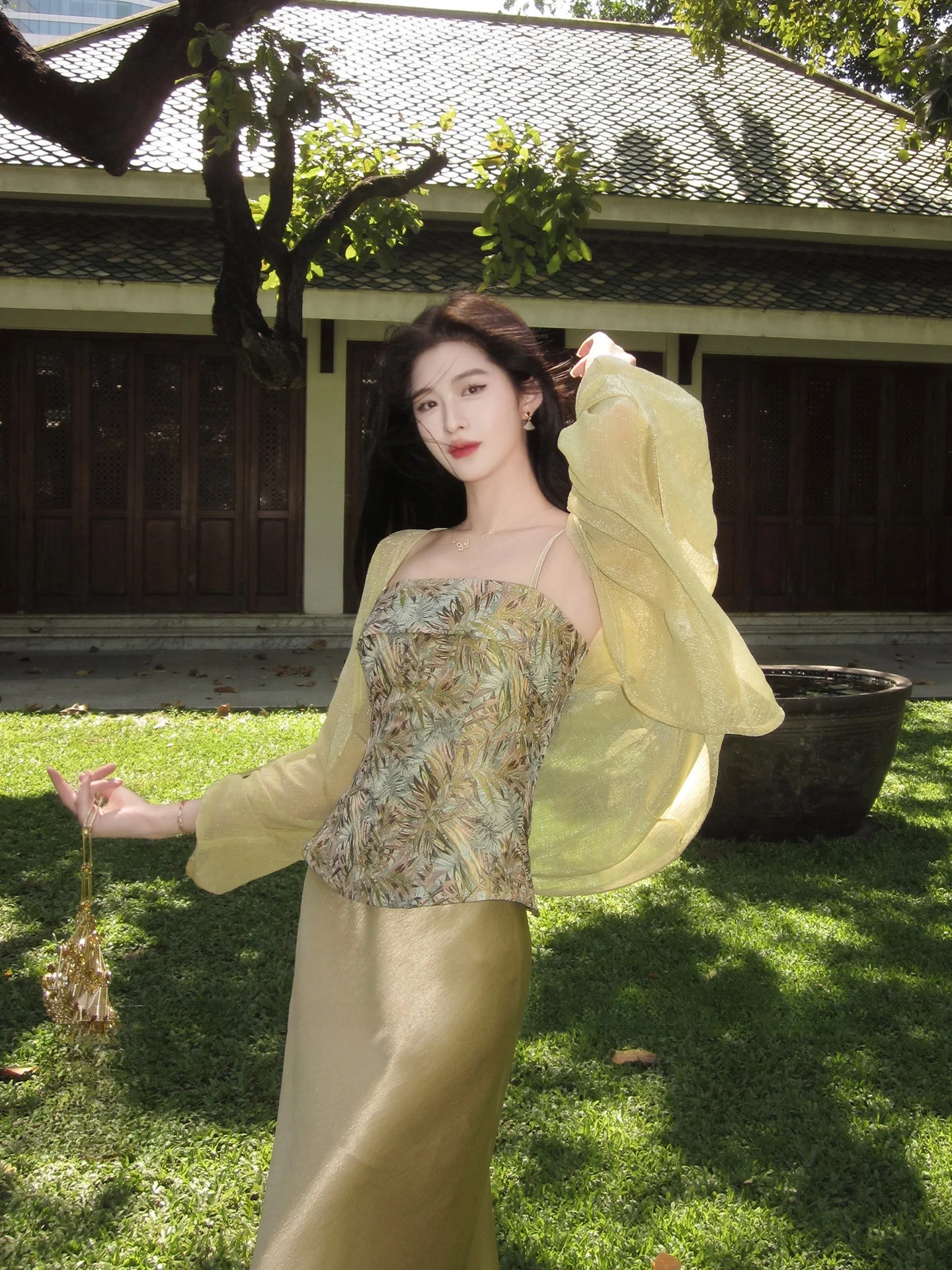 

Lingshan Summer Outing Floral Print Satin Halter Skirt Set Women's Fashion Loose Fit Long Sleeve Cardigan Spring Collection