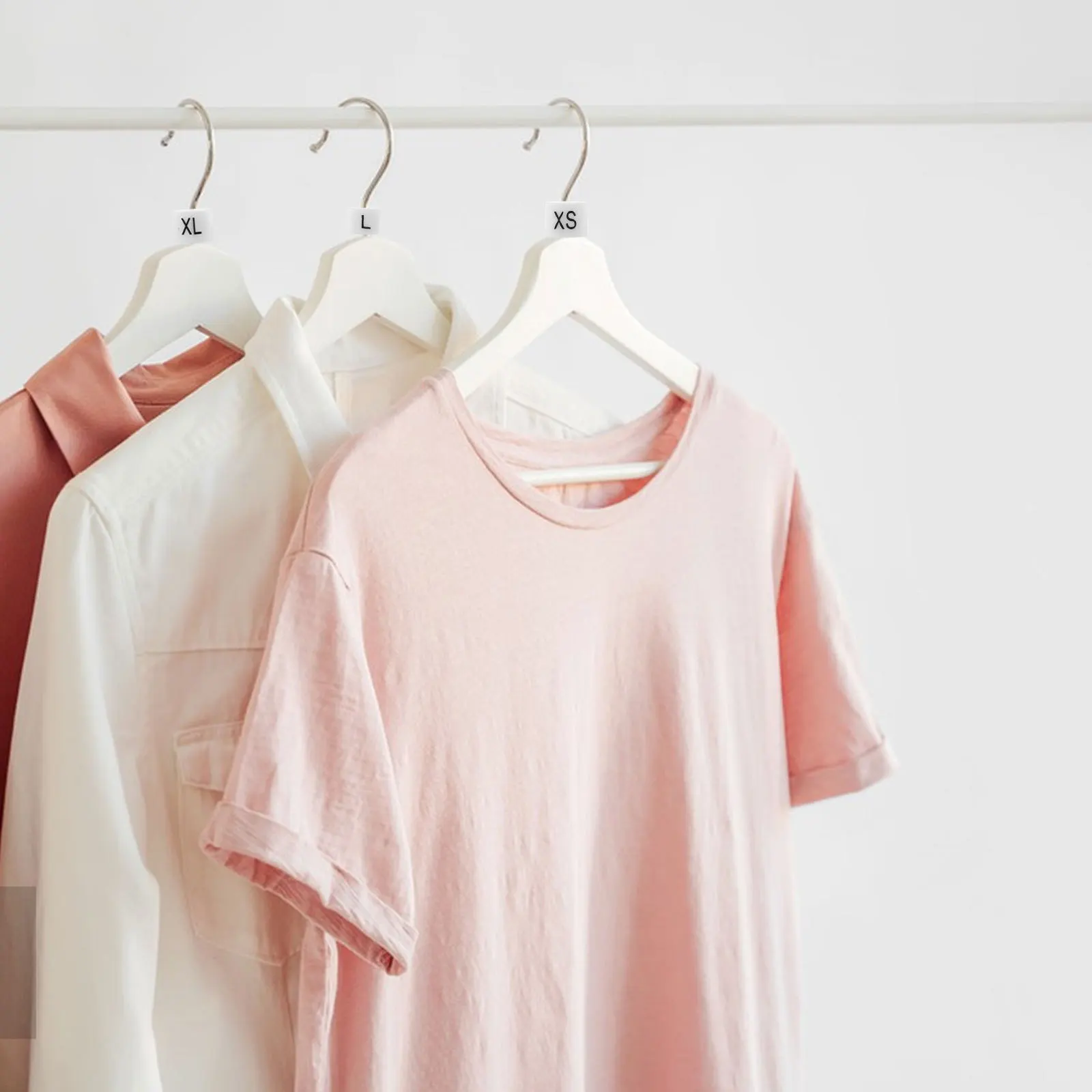 

200Pcs Hanger Size Markers Plastic Number Tags for Clothes Classification Coding Sizes Tag Household Closet Organization Tool