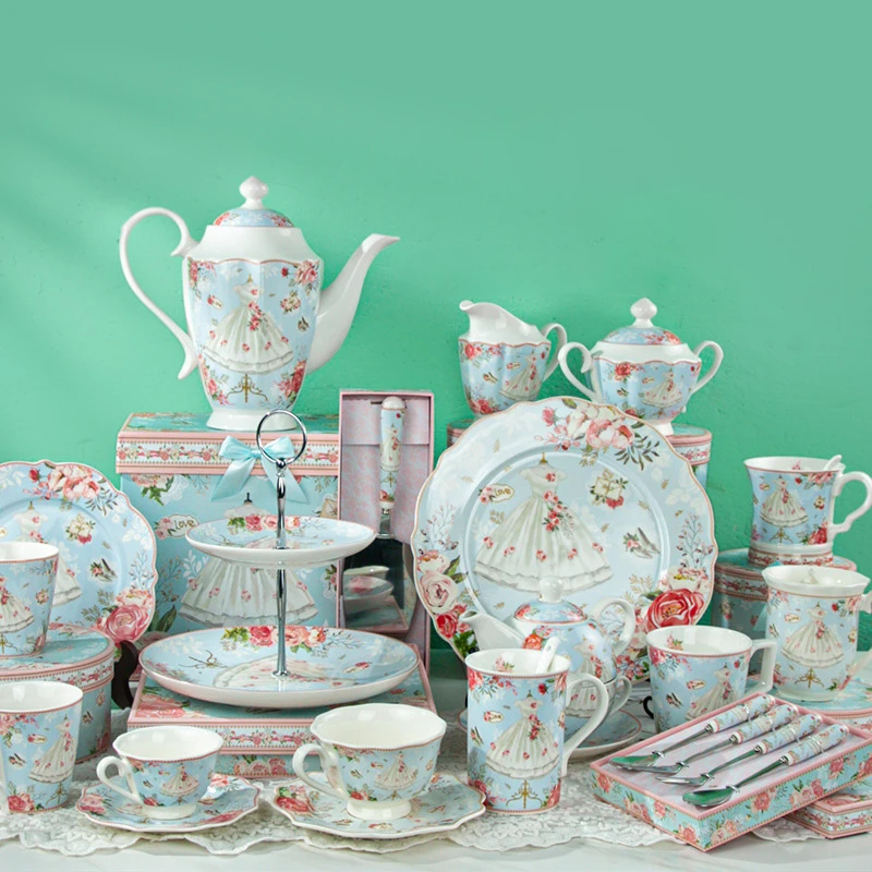 Keramik-Teeservice, Teekannen, Tassen, Vintage-Blumenmuster, blaue Kaffeetasse und Untertasse, Kuchenteller, elegante Rosendessertteller in Geschenkbox