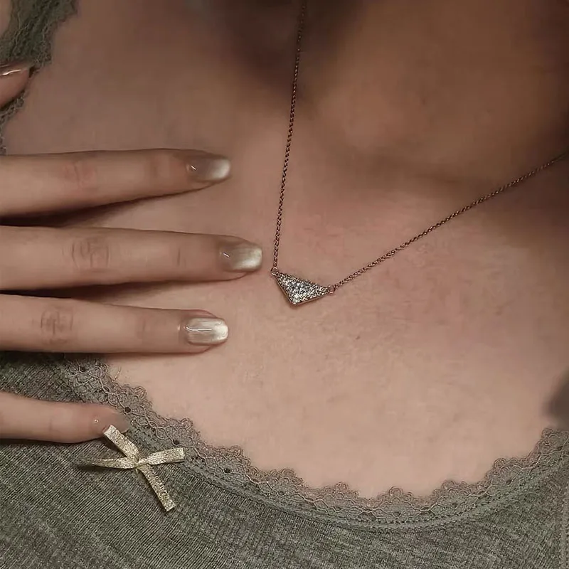 

Luxury Zircon Necklace for Women Inverted Triangle Niche Pendent Party Fine Jewelry With Gift Box Gift Box