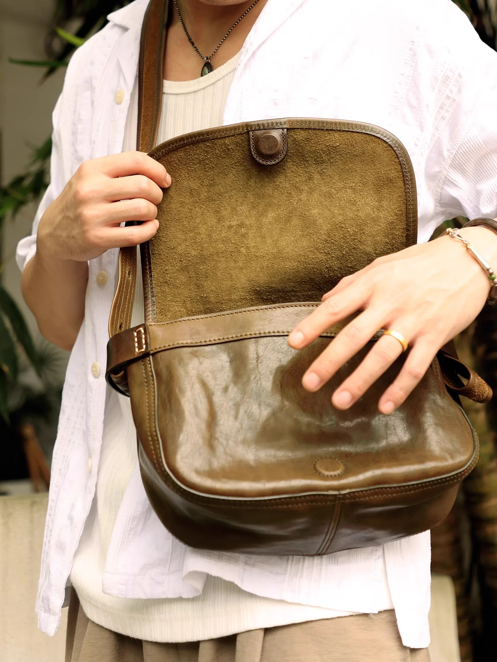 Vintage designer handmade genuine leather men's women's shoulder bag casual daily luxury vegetable tanned cowhide crossbody bag
