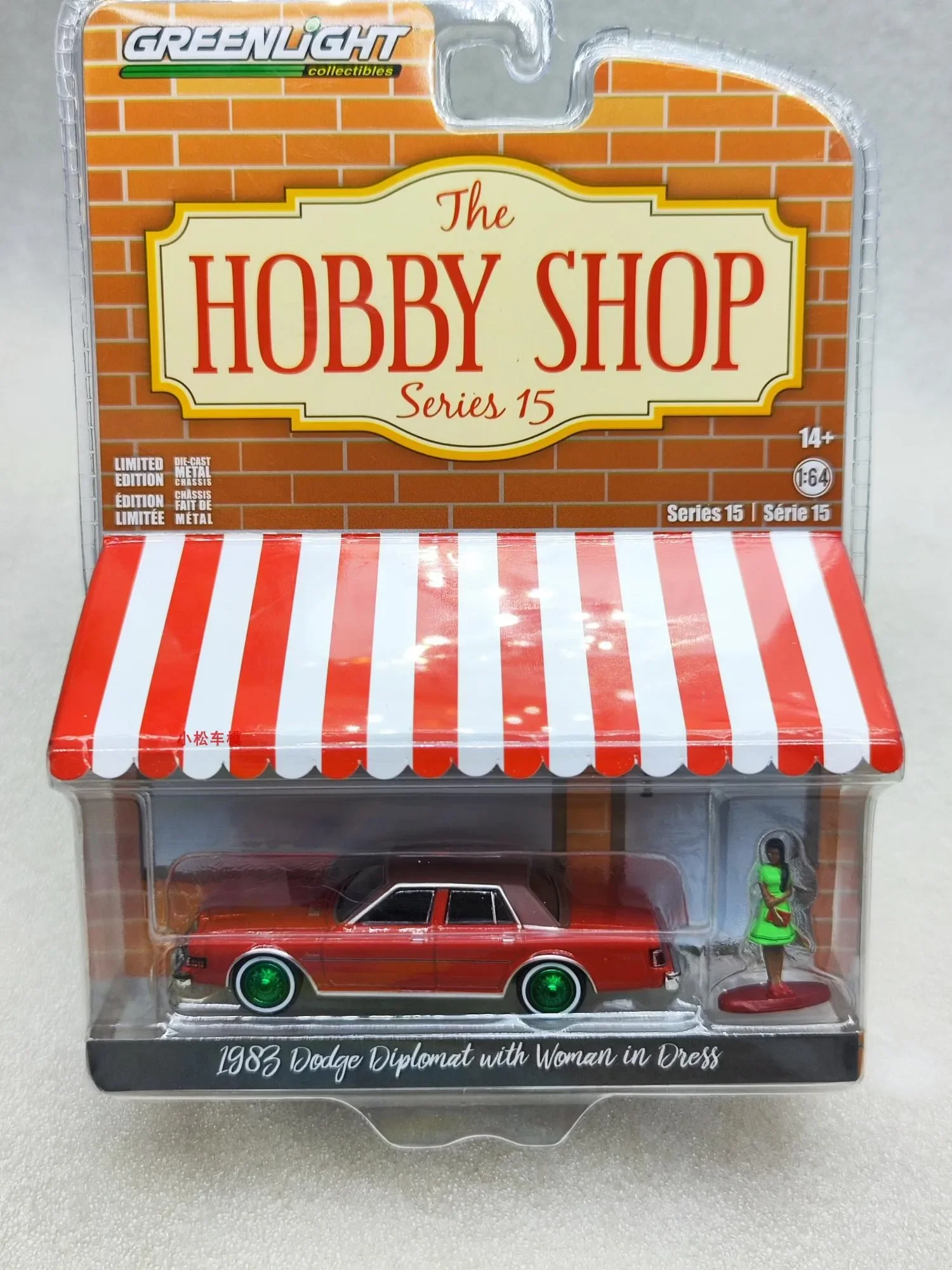 

GreenLight 1:64 1983 Додж Диплом и женщина в платье, модель автомобиля из сплава, литье под давлением мини-автомобиль, детская игрушка в подарок