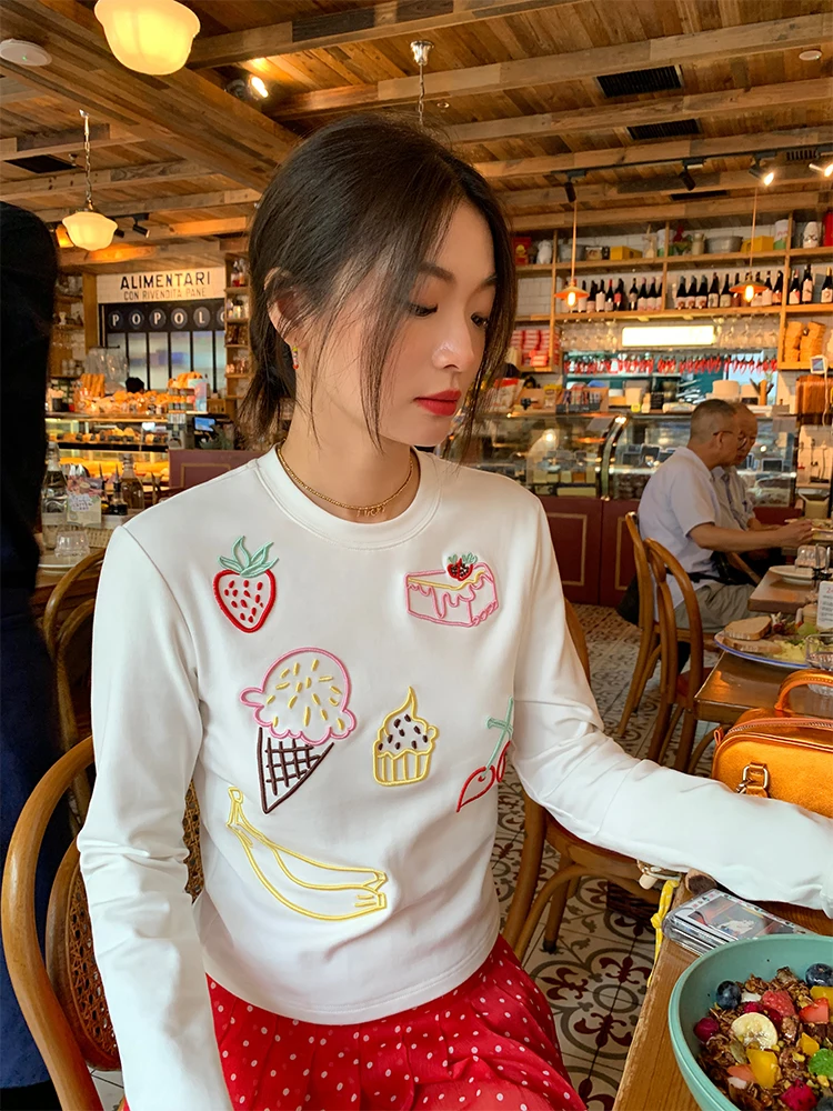

Early Autumn 2024 Women's Embroidered White T-irt Design Sensation Inner Wear Outer Wear Small Size Korean Sle Cotton Blend