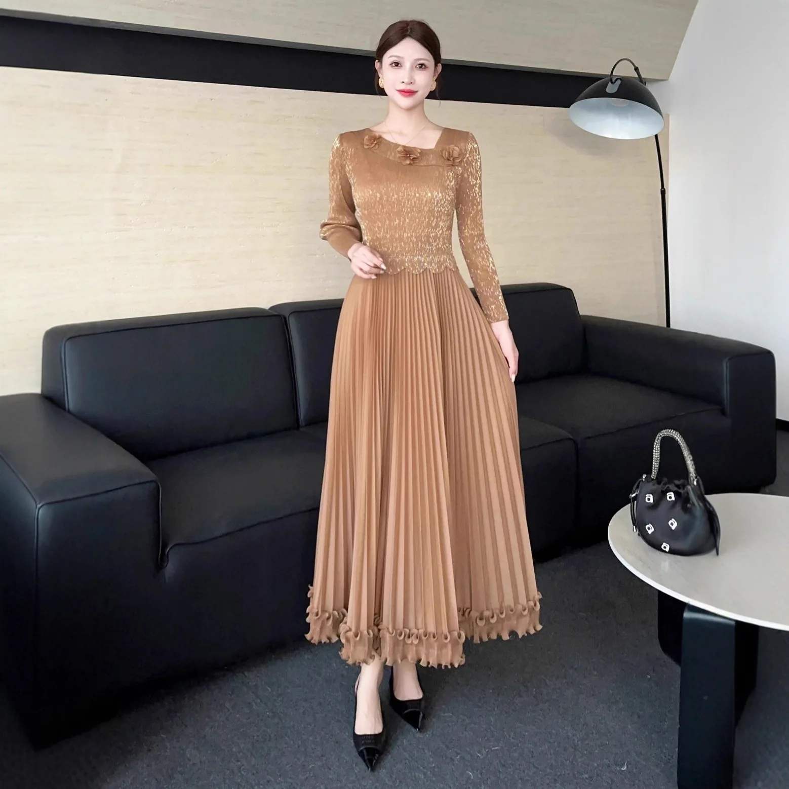 

Miyake Pleated Dress for Women 2025 Autumn New Gold Stamping V-neck Long Sleeve Black Earring Long Elegant Pleated Skirt