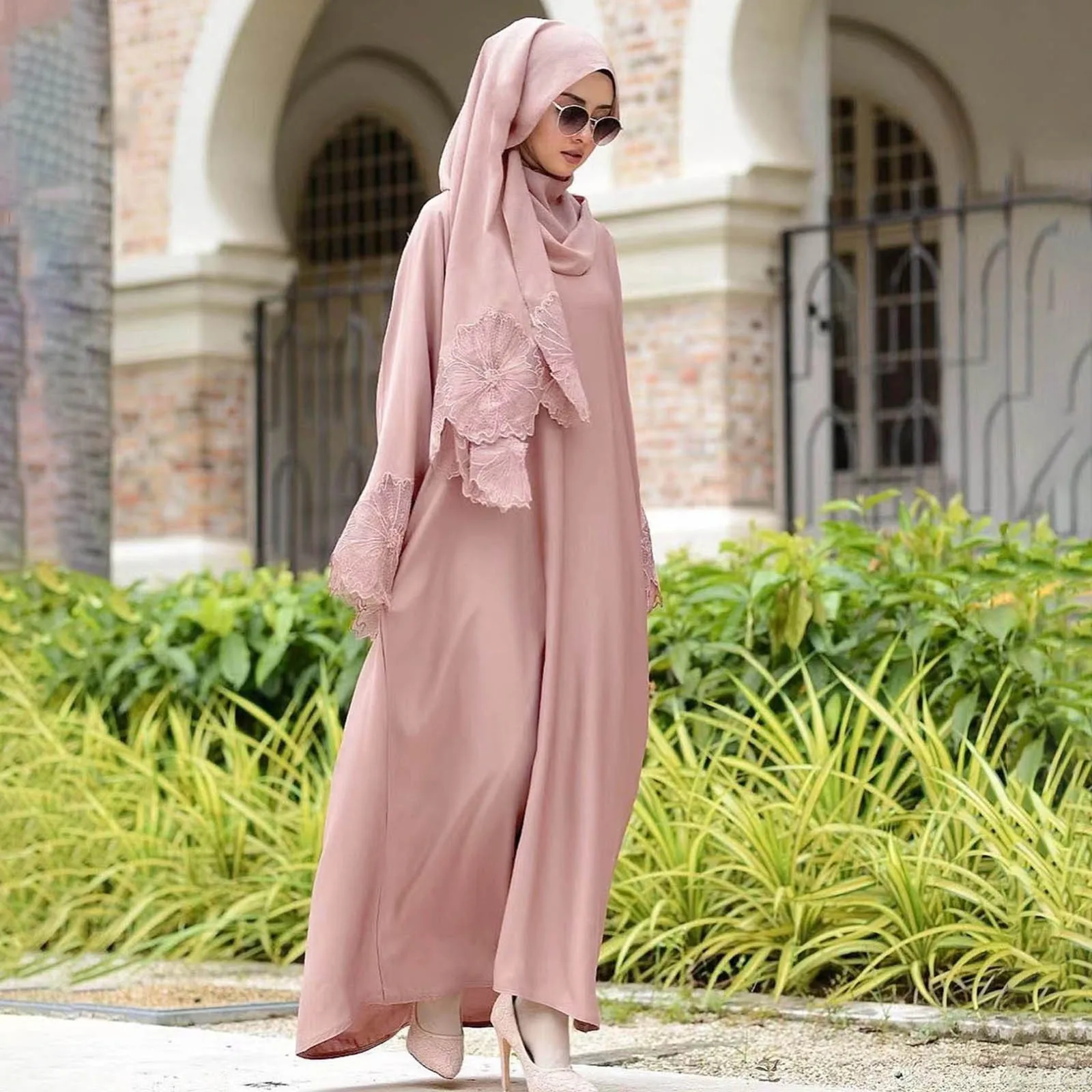 Muslim Abaya For Women Temperamental Embroidered Lace Islamic Clothes Muslim Women's Maxi Dress Modest Prayer Caftan Musulman