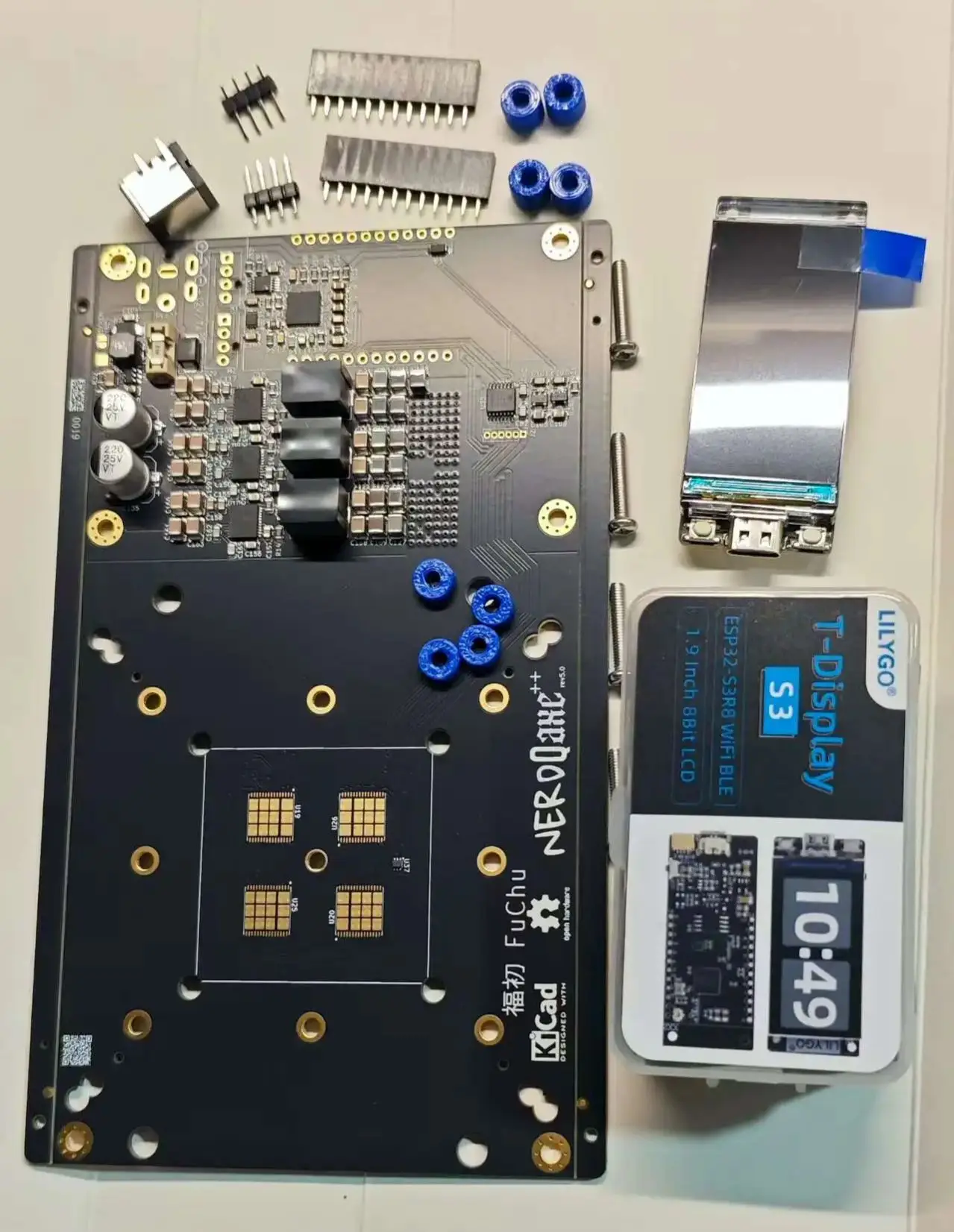 

Nerdqaxe++ с материнской платой Lilygo