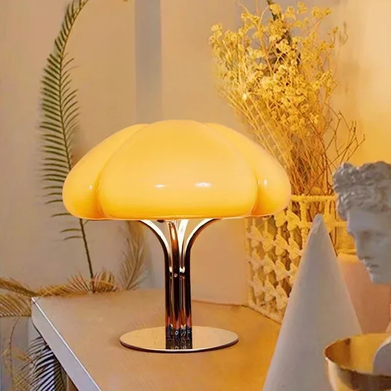 GHEUVNJ Table lamp Nordic retro study bedroom warm bedside cream wind table lamp