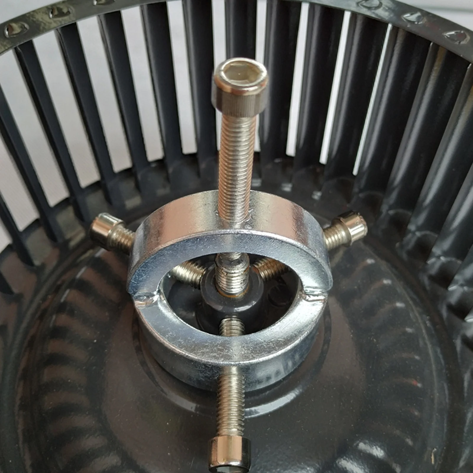 

Wind Wheel Puller for Range Hood Impeller Maintenance Durable Steel Tool Easy Fan Blower Removal Smooth Surface Rust Prevention