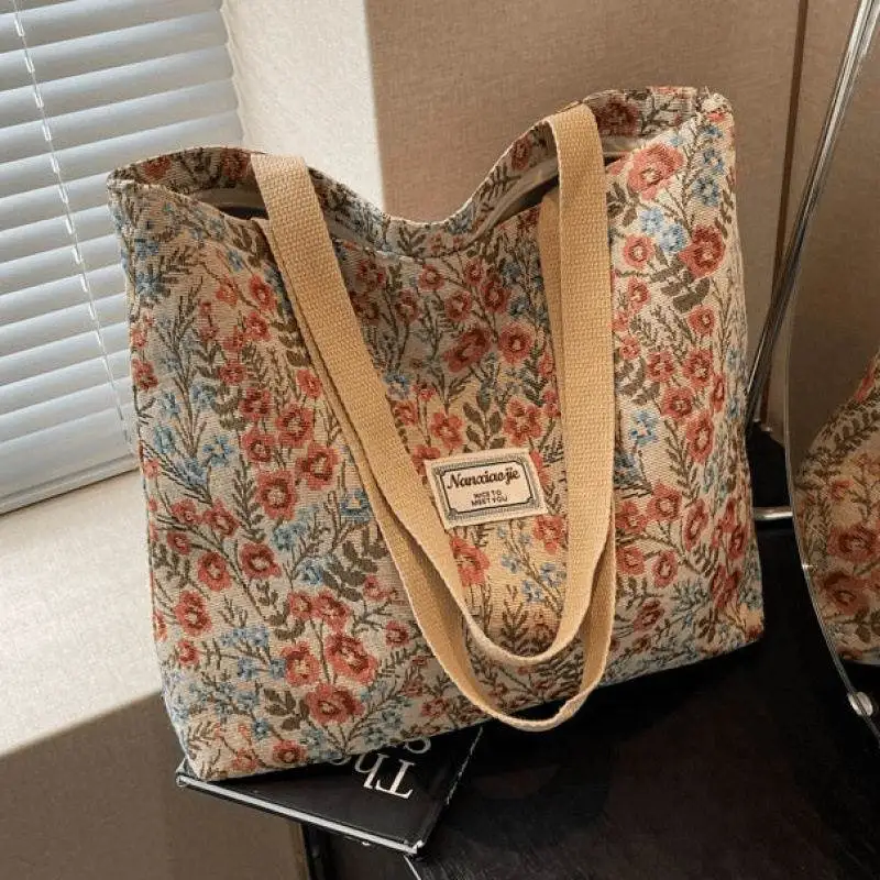 

Large Capacity Canvas Tote Bag Fashionable Ins Women's Handbag for Work And Commuting Stylish Shoulder Bag with Magnetic Closure