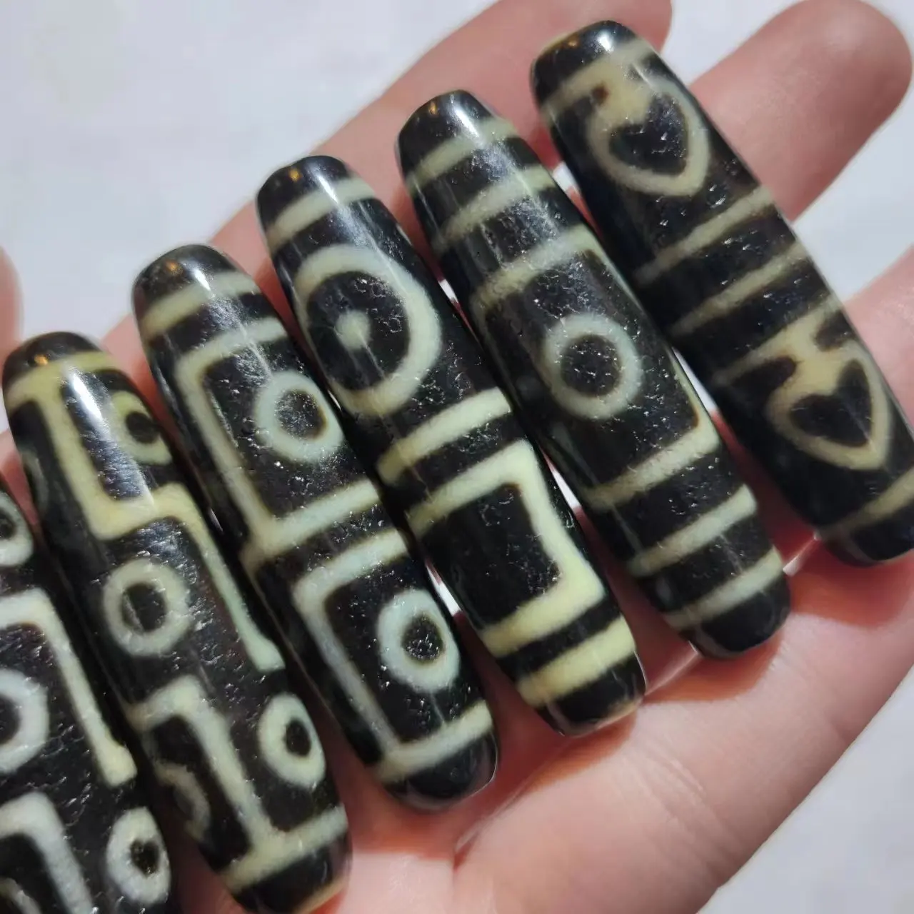 1pcs/lot natural multi-pattern old agate dzi Yellow teeth Weathering line calcify White core hole Rare handmade bead Collectible