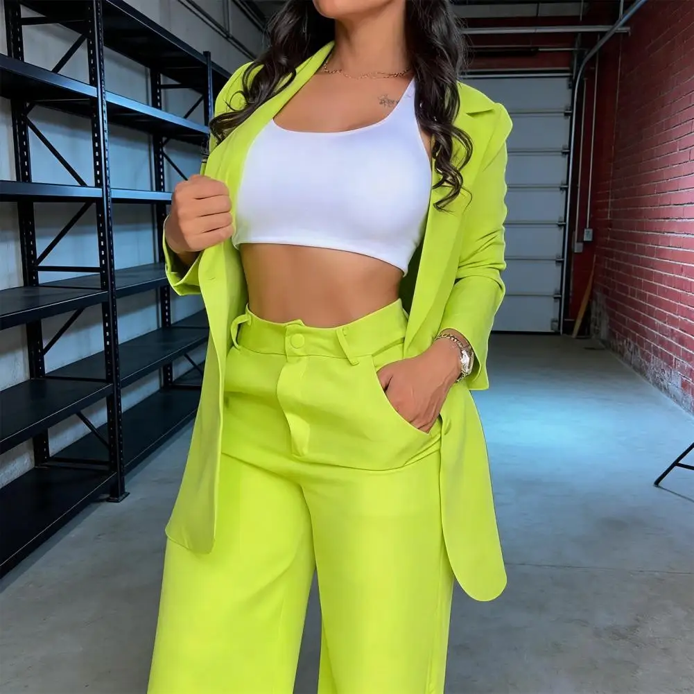 

Костюм-двойка ﻿ Новый элегантный женский костюм на весну: однотонный, с длинными рукавами, отложным воротником, карманами и брюками прямого кроя.