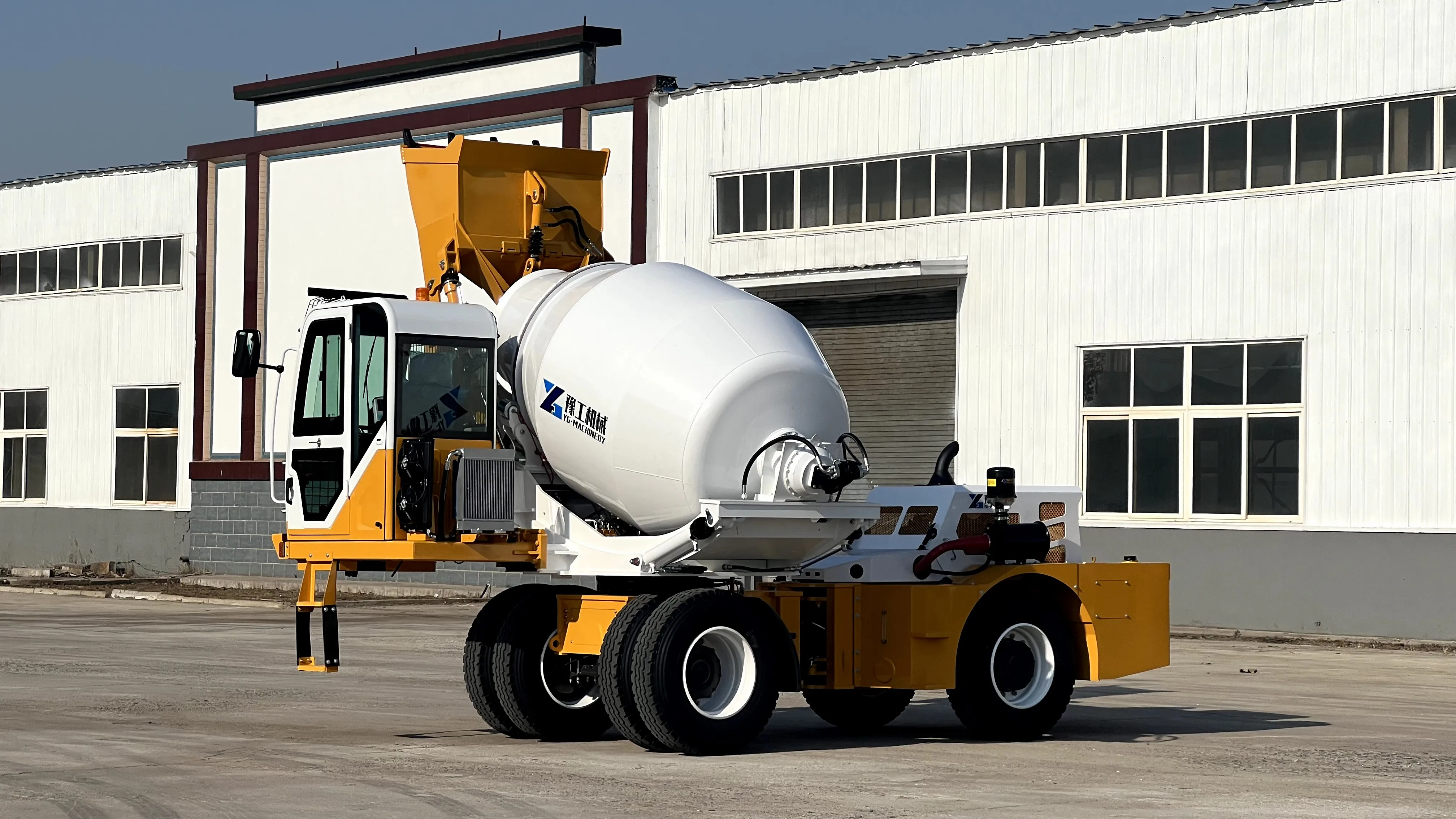 Heavy Duty Self Loading Concrete Mixer Truck with Anti Roll Safety Protection Frame