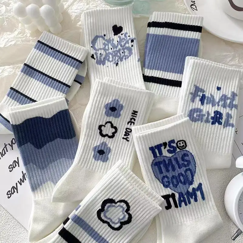 

4 Pairs of Random High-Value Blue and White Striped Flower Women's Mid Tube Socks With Personalized College Style Casual Socks