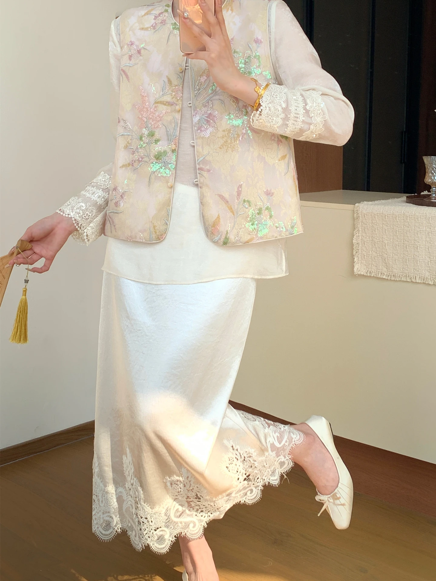 

Новая китайская юбка из шелкового атласа с тяжелой вышивкой, женская, весна 2026, новая, белая, с кружевной отделкой, в стиле феи, миди