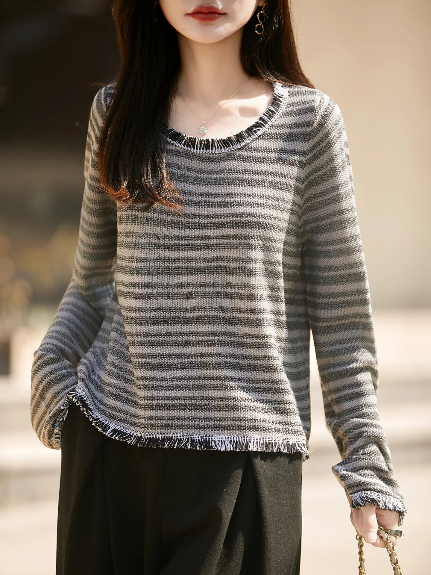 Retro Striped Long Sleeve Knitted Sweater Women's round Neck Tassel  Design Luxury Soft Fabric Casual Fashion Top