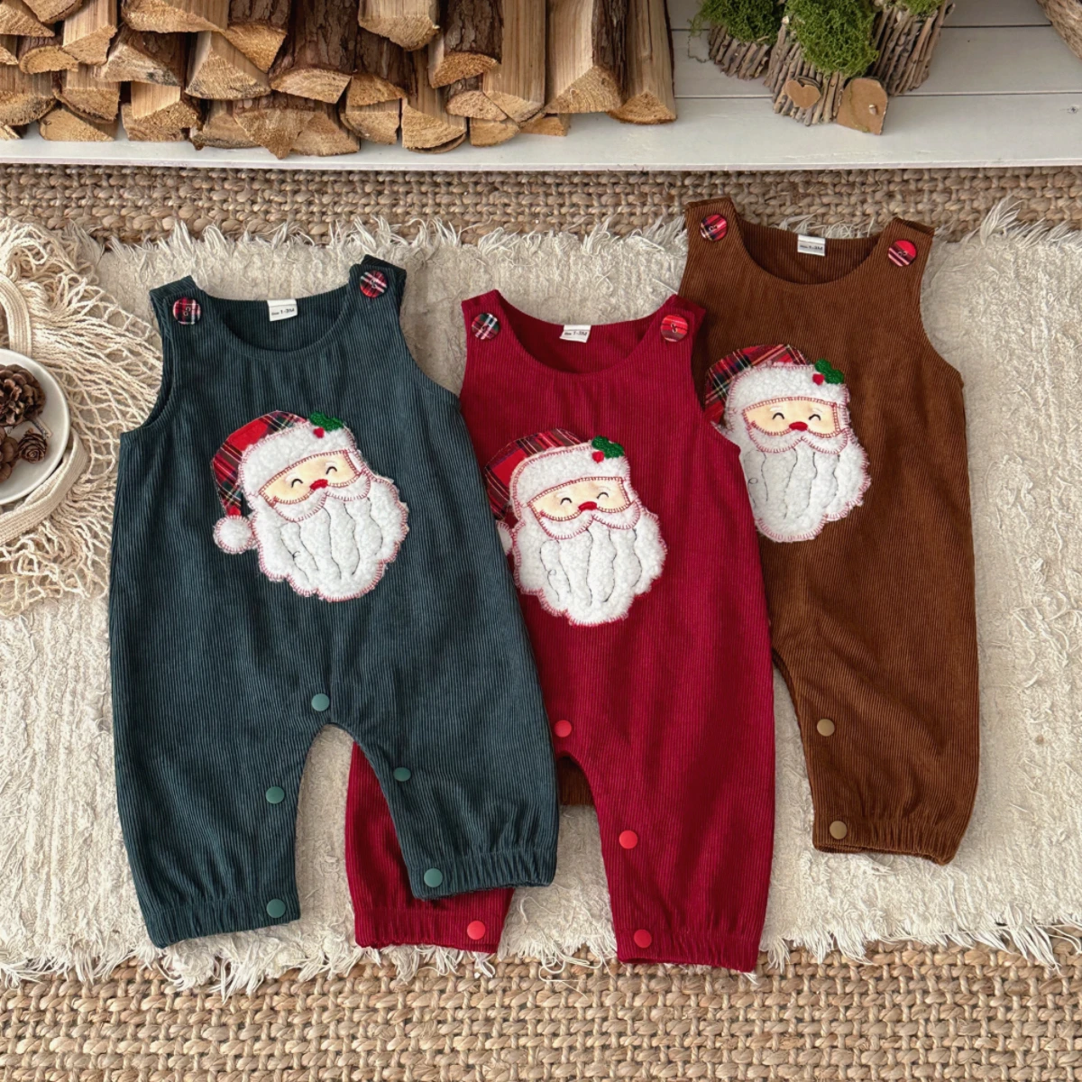 Weihnachtlicher ärmelloser Strampler für Babys, Cord-Overall mit Weihnachtsmann-Stickerei, Winterkleidung für Babys. – Detail 4