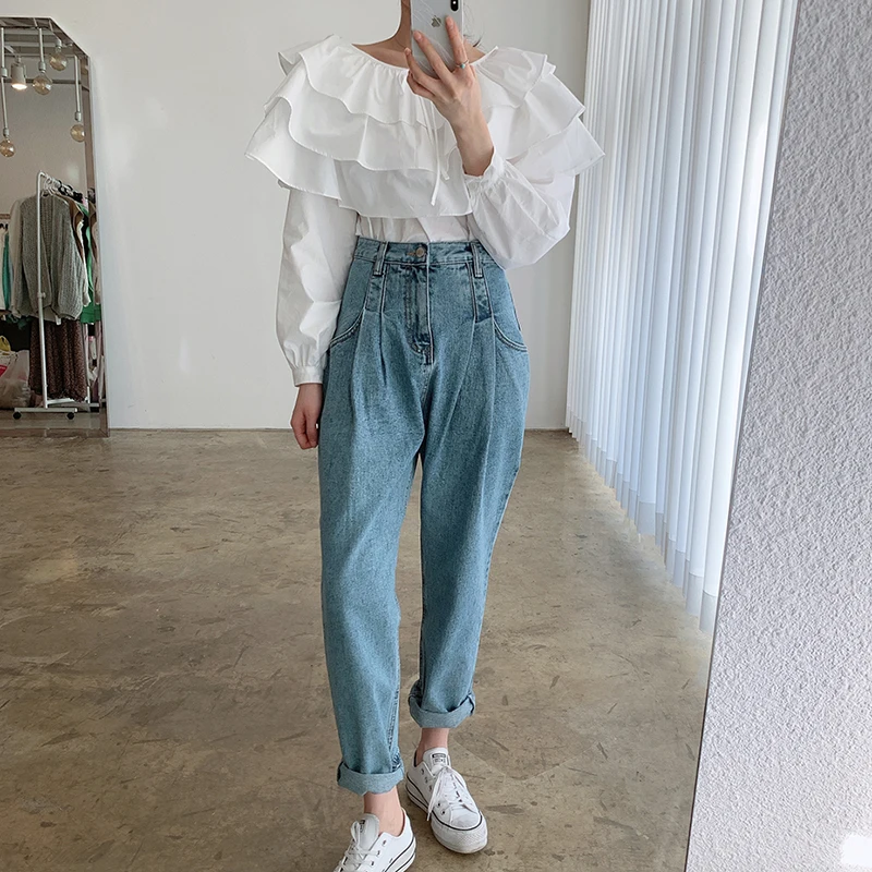 Calças Jeans de Cintura Alta com Corte Reto, Versáteis para o Verão, com Dois Bolsos, Efeito Emaecido, Pregas e Acabamento ...
