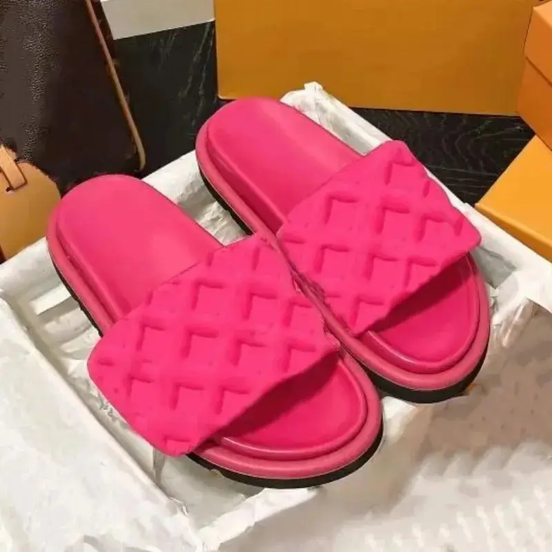 

2026 New Men's and Women's Same Thick Soled Slippers, Fashionable and Casual Versatile Flat Slippers