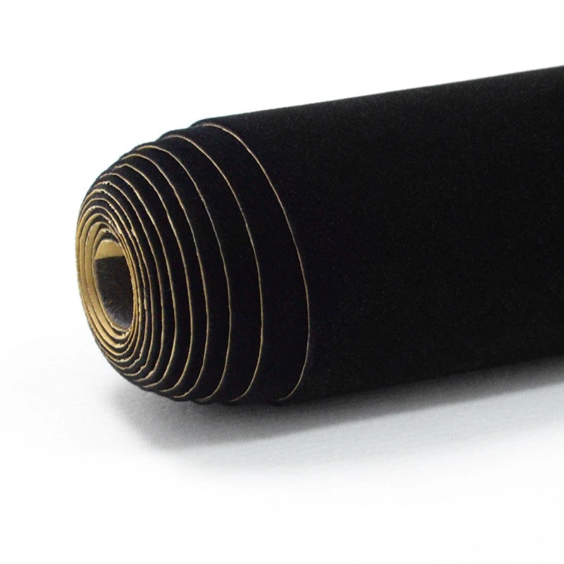 30 cm breiter, selbstklebender Samtstoff in Schwarz, beflockter Wildlederstoff als Futterrolle für Schmuckboxen, Autoinnenräume, Bastelarbeiten und Dekorationen. – Detail 1