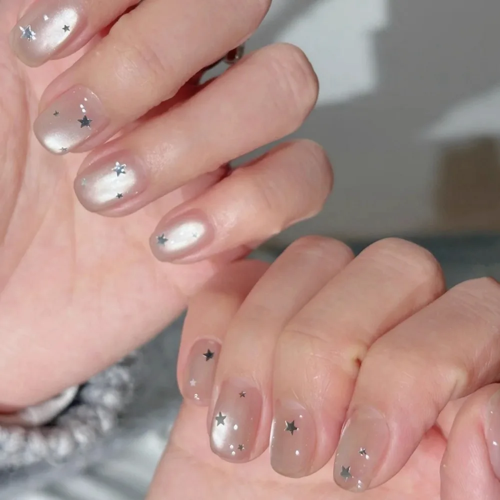 إكسسوارات لامعة للأظافر على شكل نجمة مختلطة مقاس صغير على شكل نجمة خماسية فضية مختلطة وديكور رقعة أظافر رفيعة للغاية