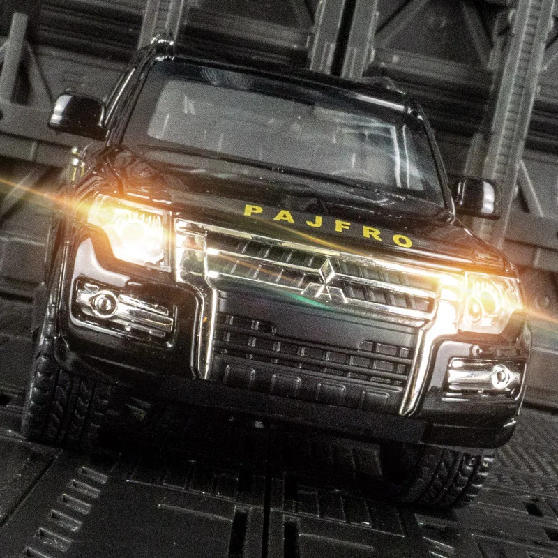 Modelo de Veículo Off-road Mitsubishi Pajero em Liga 1:32, Decoração com Portas e Tampa do Motor que Podem Ser Abertas, Brinquedos para Crianças