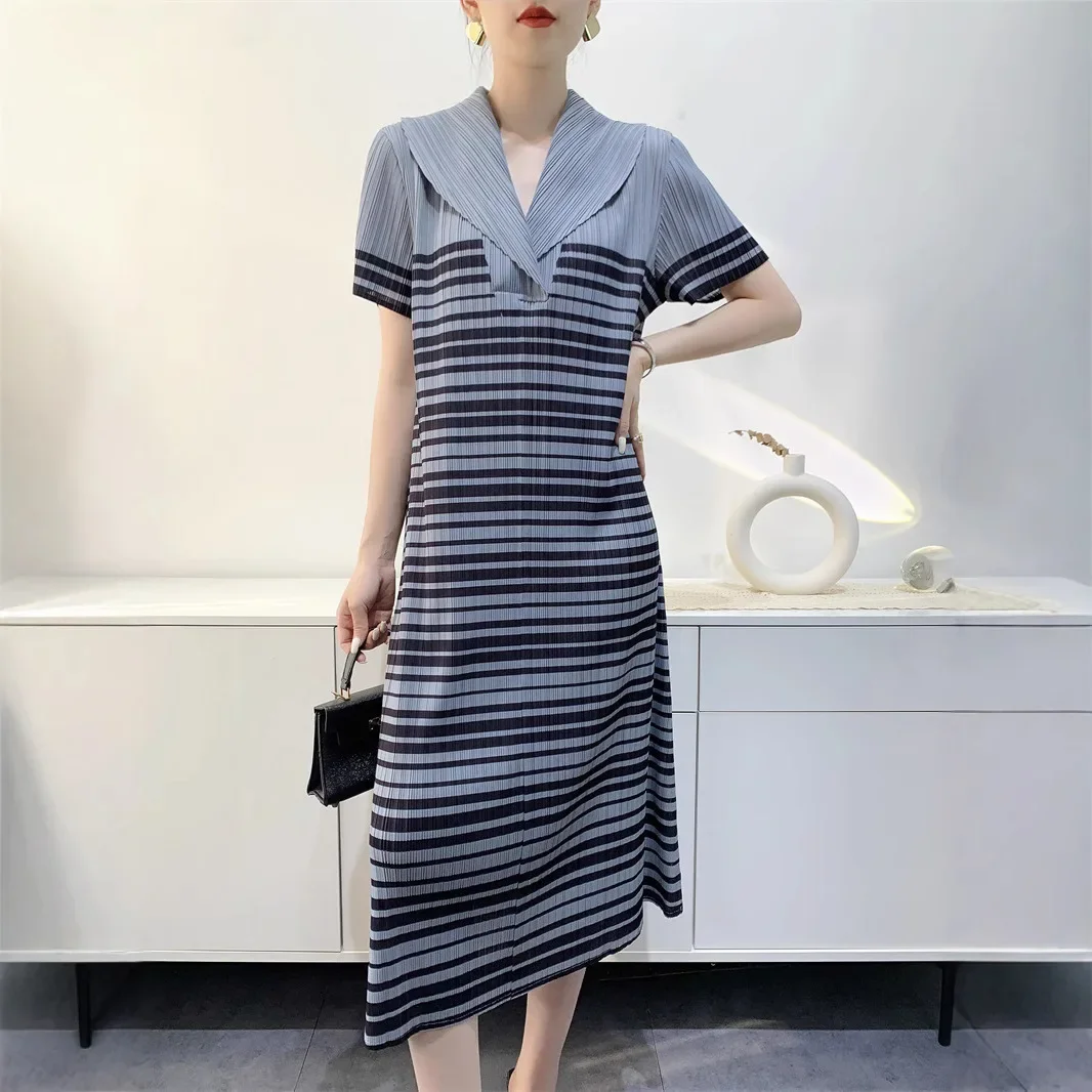 Pleats Pleated 2025 Summer New French Striped Dress Female Middle and Long Temperament Pleated Dress Slim Fashion Leisure