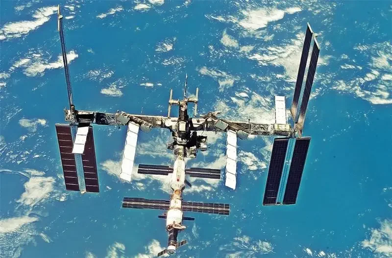 Dragon 11024 International Space Station im Maßstab 1:400 [2007] 2020 neu