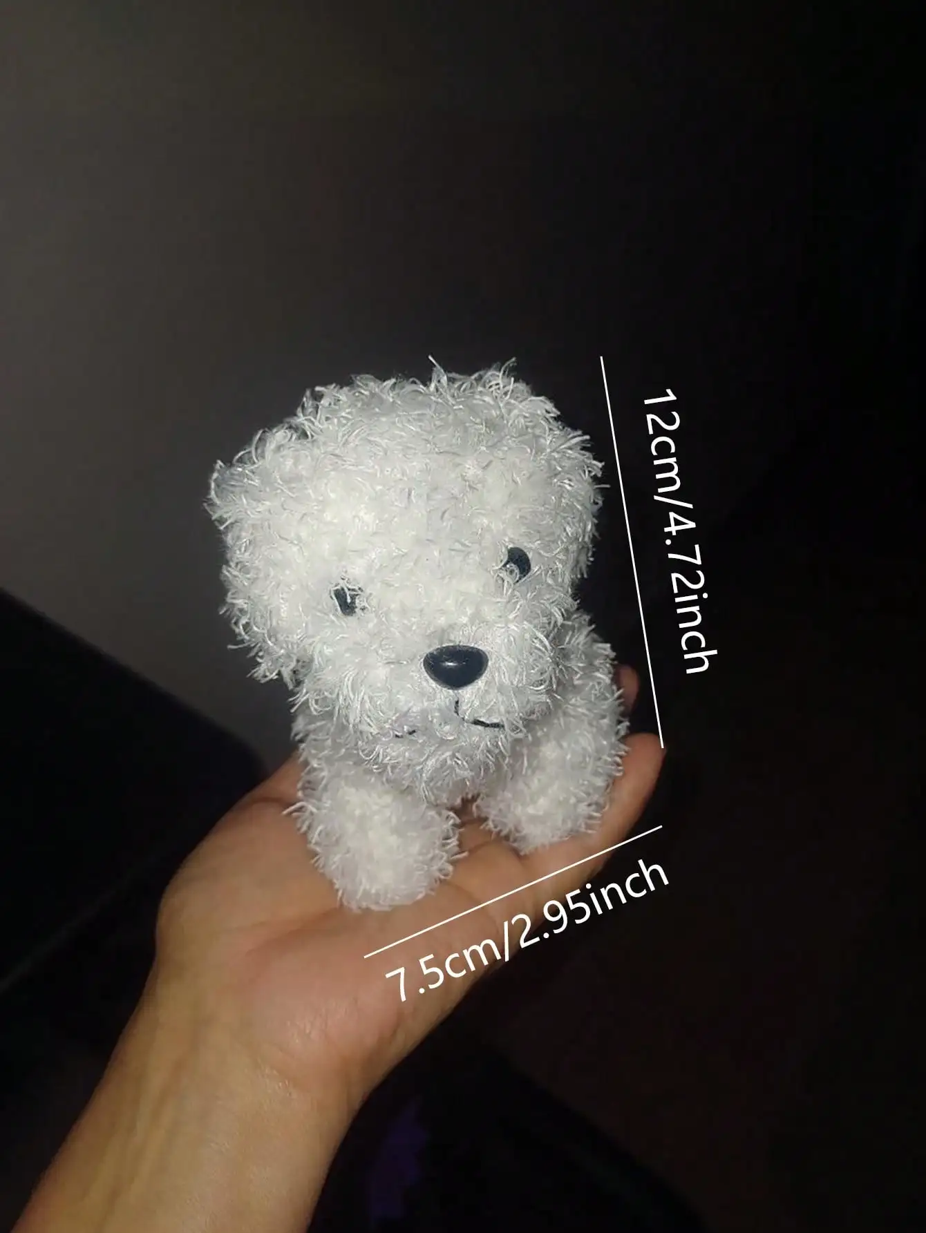 Una simpatica mini bambola realistica per cuccioli di peluche per cani, adatta come regalo per i fratelli più giovani da giocare con o come pezzo decorativo